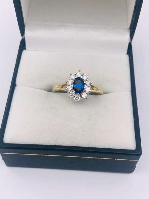 *18CT GOLD SAPPHIRE & DIAMOND CLUSTER RING* R1 BIDS