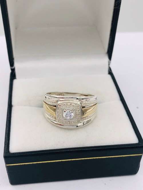 *9CT GOLD 0.25CT CYCLOPS CLUSTER RING* R1 BIDS