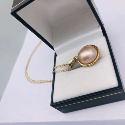 *9CT GOLD PEARL PENDANT & NECKLACE* R1 BIDS!
