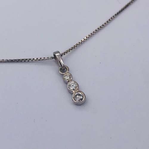 *9CT WHITE GOLD DIAMOND PENDANT* R1 BIDS