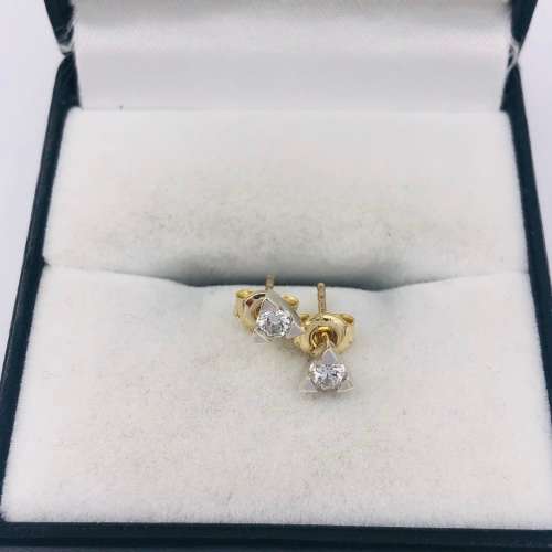 *PLATINUM DIAMOND STUD EARRINGS* R1 BIDS!