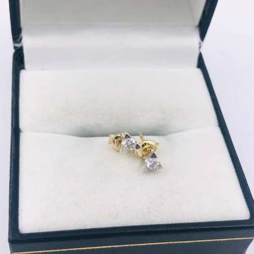 *PLATINUM DIAMOND STUD EARRINGS* R1 BIDS!