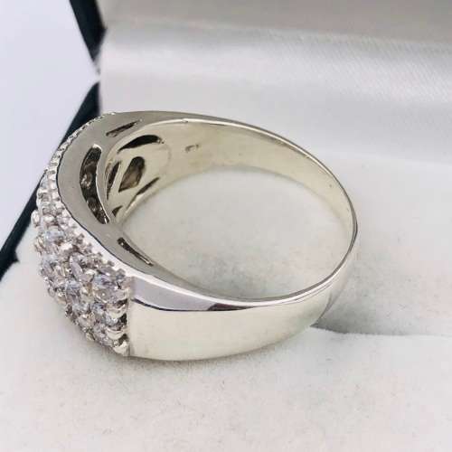 *925 SILVER DESIGNER RING* BEAUTIFUL CUBICS!