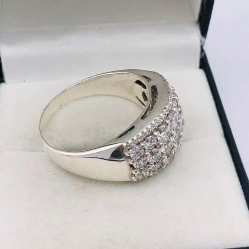 *925 SILVER DESIGNER RING* BEAUTIFUL CUBICS!