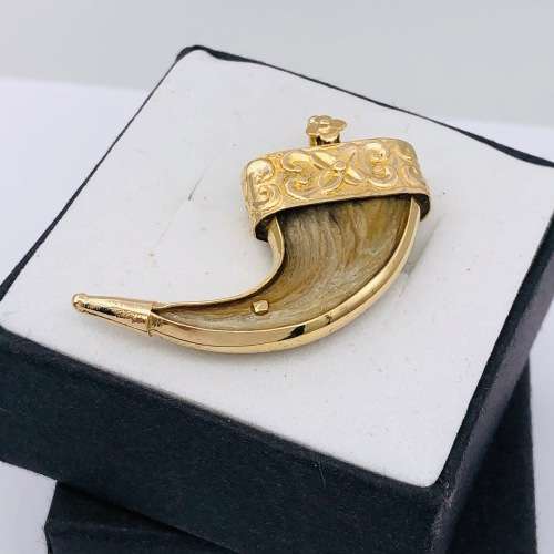*18CT GOLD AUTHENTIC TIGER CLAW PENDANT* R1 BIDS!