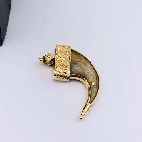 *18CT GOLD AUTHENTIC TIGER CLAW PENDANT* R1 BIDS!