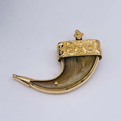 *18CT GOLD AUTHENTIC TIGER CLAW PENDANT* R1 BIDS!
