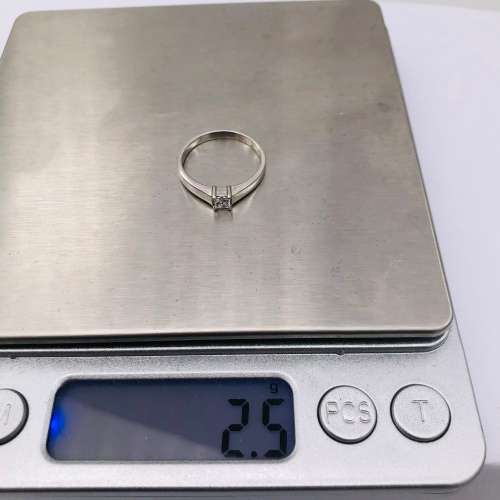 *9CT WHITE GOLD PRINCESS DIAMOND RING* R1 BIDS