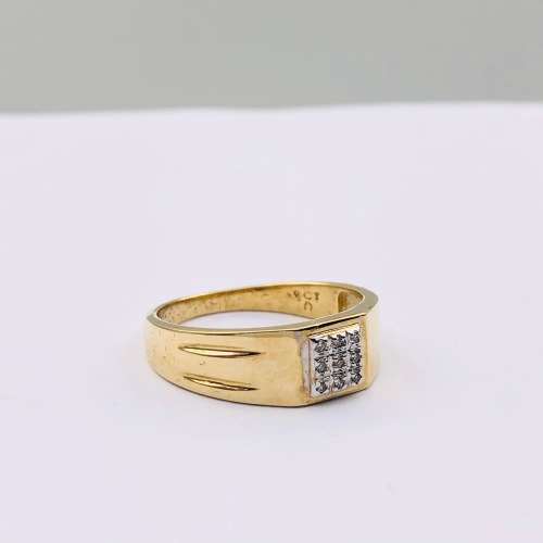 *9CT DIAMOND SQUARE CLUSTER RING* R1 BIDS