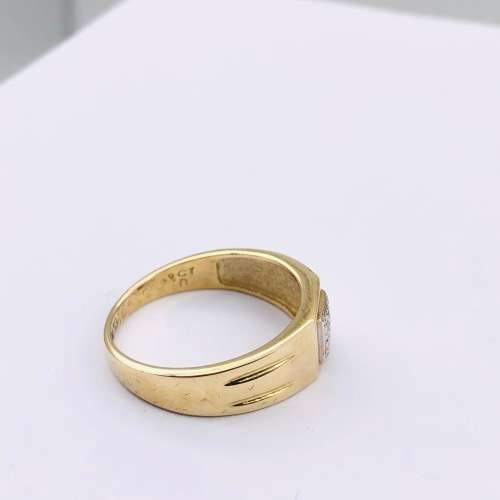 *9CT DIAMOND SQUARE CLUSTER RING* R1 BIDS