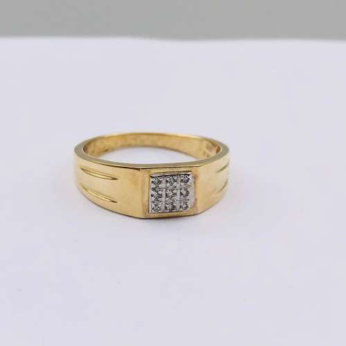 *9CT DIAMOND SQUARE CLUSTER RING* R1 BIDS