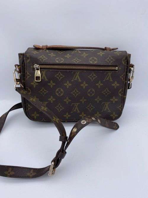 *LOUIS VUITTON POCHETTE METIS CROSSBODY BAG* GREAT CONDITION!
