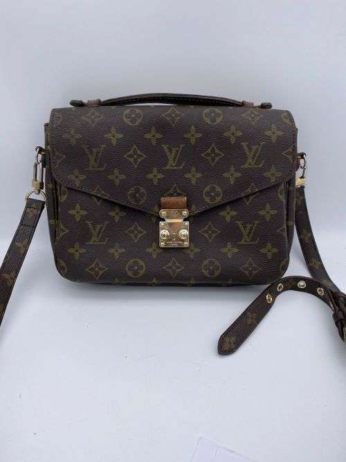 *LOUIS VUITTON POCHETTE METIS CROSSBODY BAG* GREAT CONDITION!