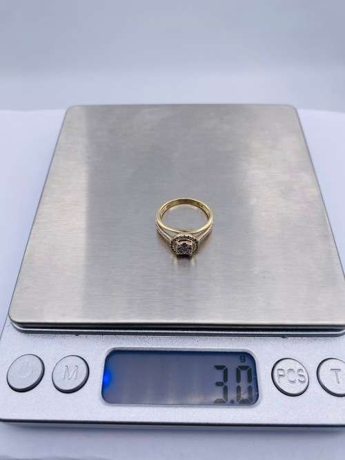 *0.50CT DIAMOND HALO CLUSTER RING* R1 BIDS!