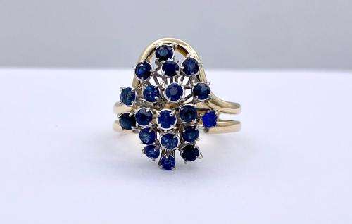*18CT SAPPHIRE SPINDLE CLUSTER RING* R1 BIDS!