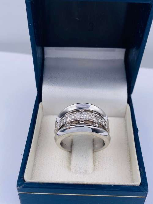 *18CT QUADTERNITY INVESTMENT DIAMOND RING* VVS DIA!