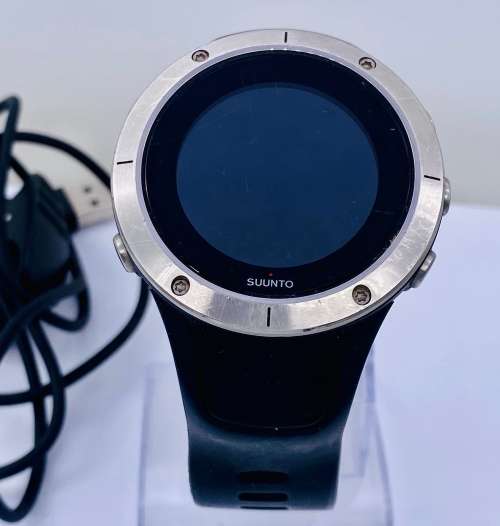 *SUUNTO SPORTS SMARTWATCH WITH CHARGER* R1 BIDS!