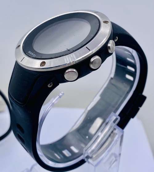 *SUUNTO SPORTS SMARTWATCH WITH CHARGER* R1 BIDS!