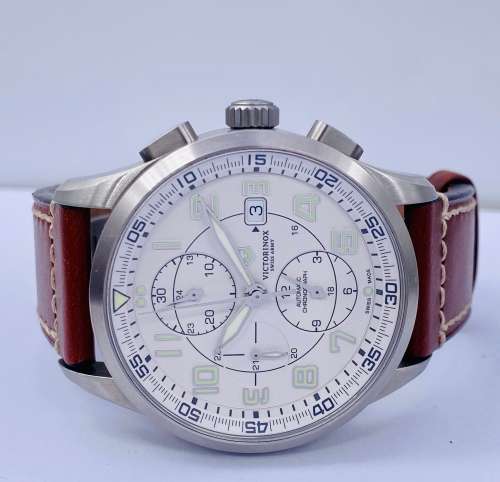 *MINT VICTORINOX AUTOMATIC CHRONOGRAPH LUXURY WATCH* R1 BIDS!