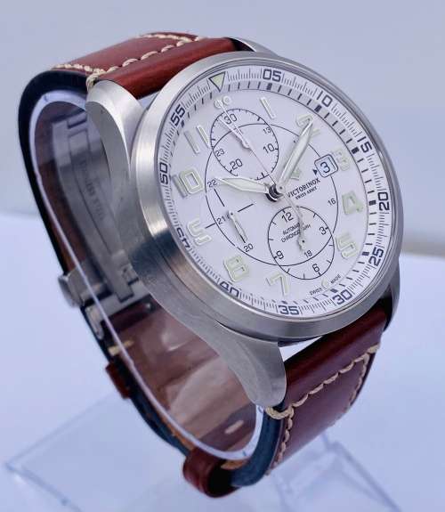*MINT VICTORINOX AUTOMATIC CHRONOGRAPH LUXURY WATCH* R1 BIDS!