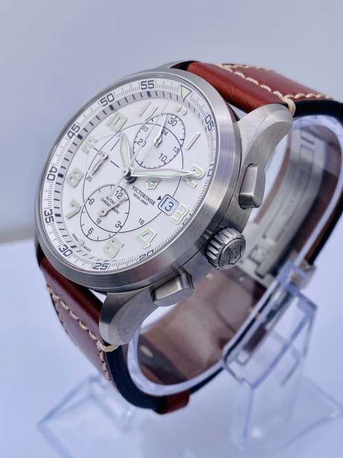*MINT VICTORINOX AUTOMATIC CHRONOGRAPH LUXURY WATCH* R1 BIDS!