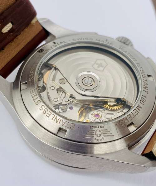 *MINT VICTORINOX AUTOMATIC CHRONOGRAPH LUXURY WATCH* R1 BIDS!