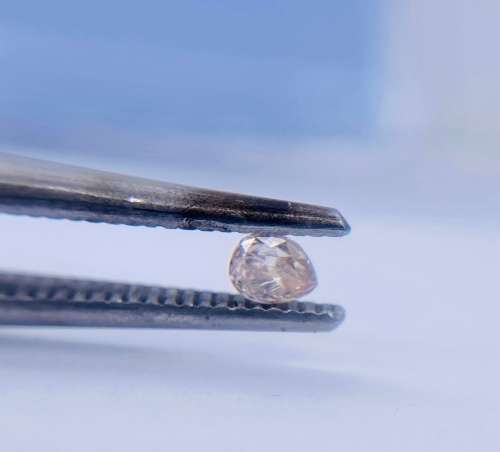 *EGL 0.10CT PEAR CUT DIAMOND* UNUSUAL PINK HUE!