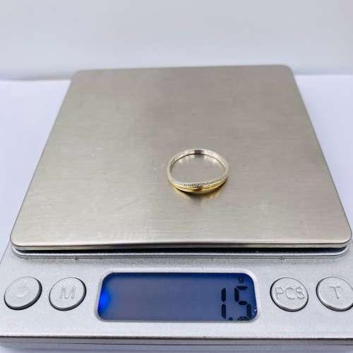 *9CT GOLD TWO-TONE BANDED RING* R1 BIDS!!!