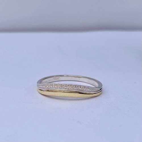 *9CT GOLD TWO-TONE BANDED RING* R1 BIDS!!!