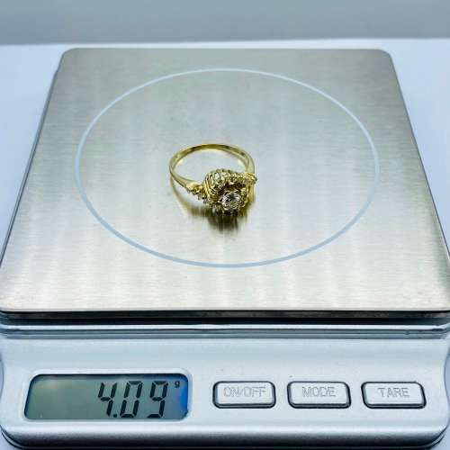 *0.51CT DIAMOND SWIRL SOLITAIRE RING - 18K GOLD* R1 BIDS!
