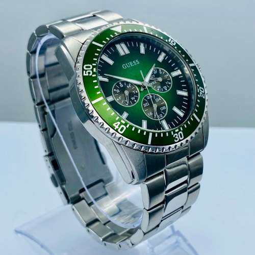 *GUESS DIVERS HULK CHRONO MENS WATCH* R1 BIDS!!!