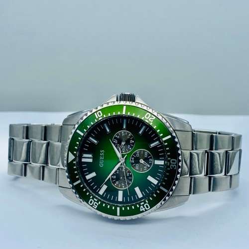 *GUESS DIVERS HULK CHRONO MENS WATCH* R1 BIDS!!!