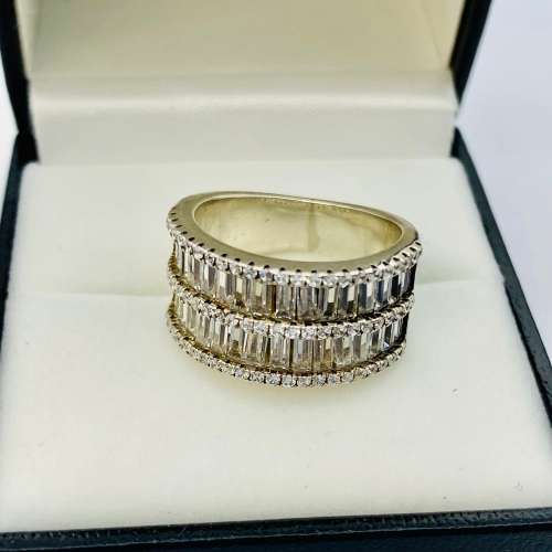 *SOLID SILVER CUBIC BAGUETTER CLUSTER RING* R1 BIDS!!!