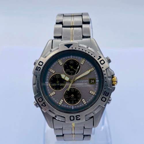 *SEIKO CHRONOGRAPH TITANIUM WATCH* SEE DESCRIPTION!