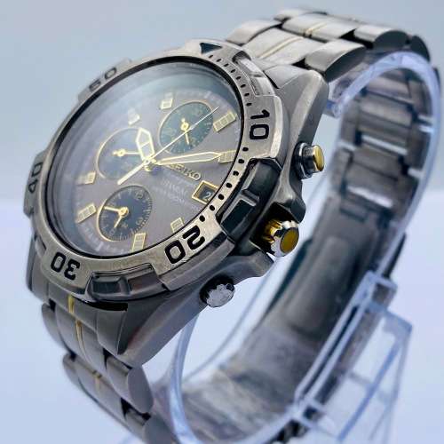 *SEIKO CHRONOGRAPH TITANIUM WATCH* SEE DESCRIPTION!