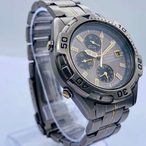 *SEIKO CHRONOGRAPH TITANIUM WATCH* SEE DESCRIPTION!