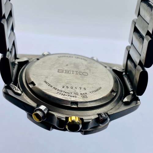 *SEIKO CHRONOGRAPH TITANIUM WATCH* SEE DESCRIPTION!