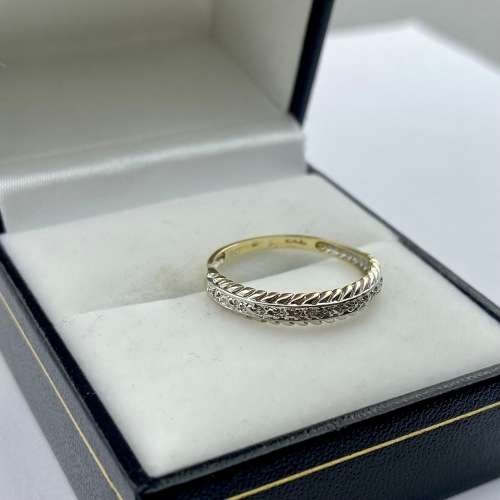 *9CT GOLD FEATHER RING* R1 BIDS!