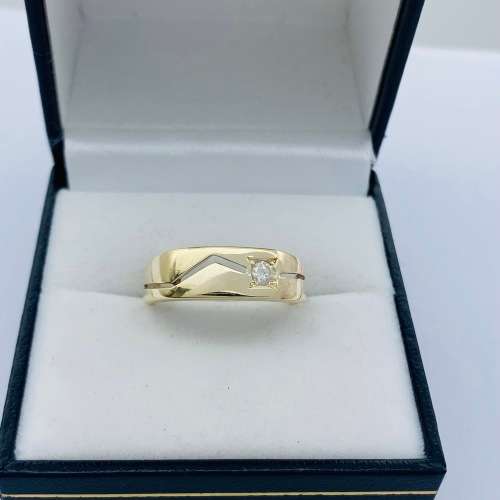 *LARGE DIAMOND SIGNET RING* R1 BIDS!