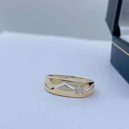 *LARGE DIAMOND SIGNET RING* R1 BIDS!