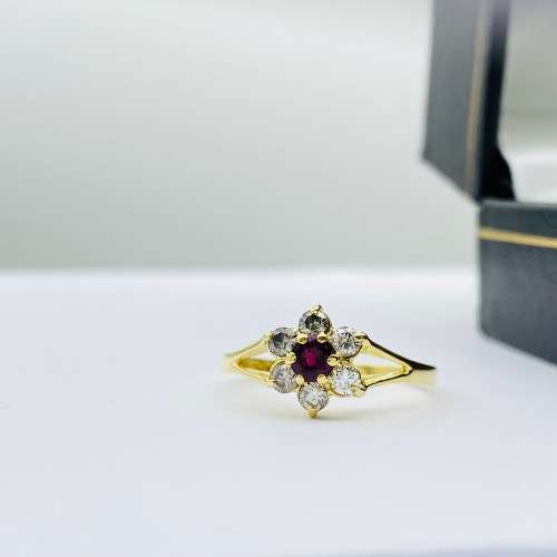 *18CT DIAMOND & RUBY CLUSTER RING* R1 BIDS