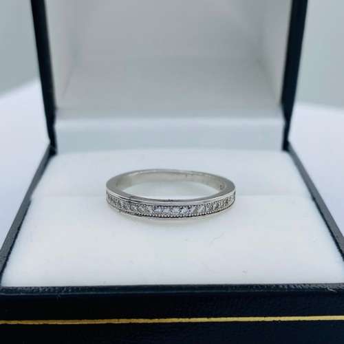 *ELEGANT STERLING SILVER ETERNITY RING* R1 BIDS!