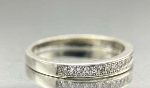 *ELEGANT STERLING SILVER ETERNITY RING* R1 BIDS!