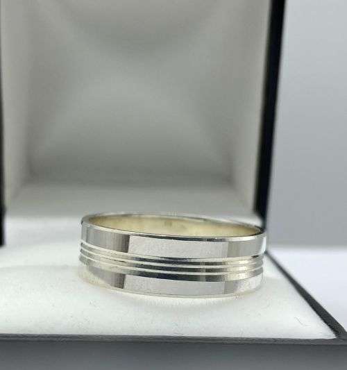 *EXCELLENT SILVER BANDED RING* R1 BIDS!!!