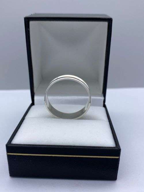 *EXCELLENT SILVER BANDED RING* R1 BIDS!!!