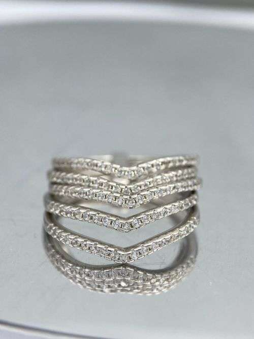 *DAZZLING LINKED ETERNITY CZ RING* R1 BIDS!!!