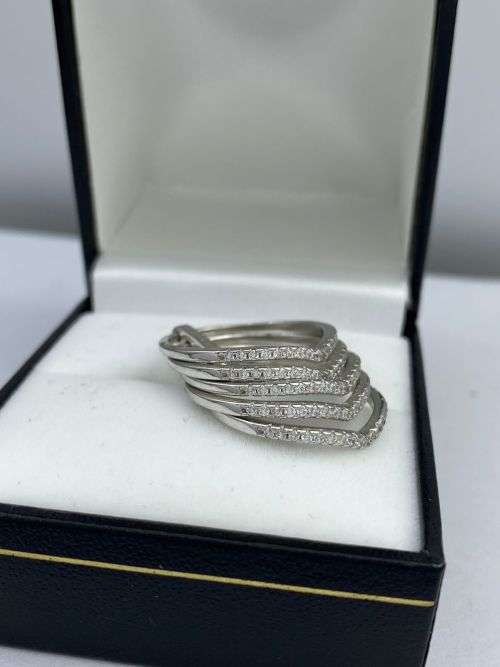 *DAZZLING LINKED ETERNITY CZ RING* R1 BIDS!!!