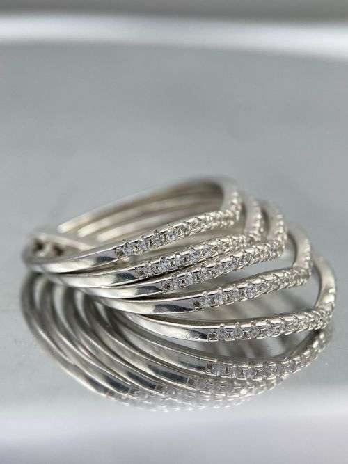 *DAZZLING LINKED ETERNITY CZ RING* R1 BIDS!!!