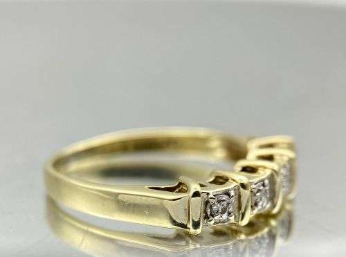 *DAZZLING YELLOW GOLD DIAMOND CROWNED RING* R1 BIDS!