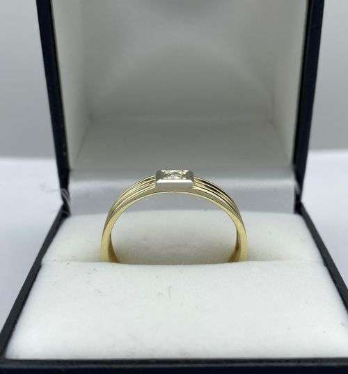 *SOLID YELLOW GOLD DIAMOND BANDED RING* R1 BIDS